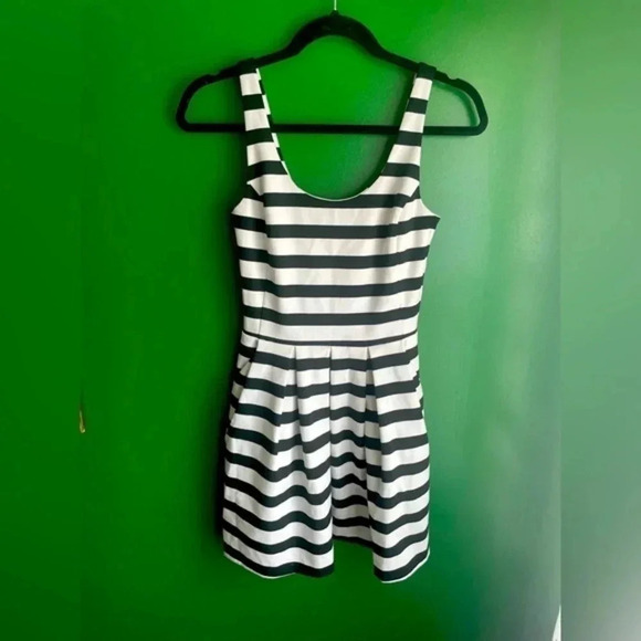 CLEARANCE! Bethany Mota Black White Stripe Pleated Dress Size XS EUC - Picture 1 of 4